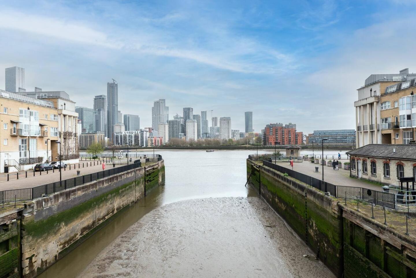Sunny Maisonette With Views Over Canary Wharf, Londra Dış mekan fotoğraf